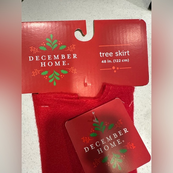 New! 48" Red FELT Christmas Tree Skirt! Red & White Striped Trim! - Picture 3 of 8